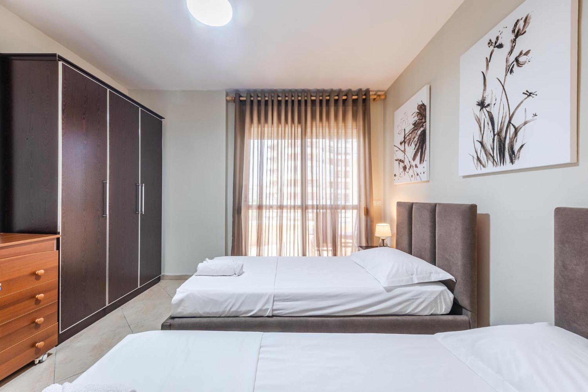Center By Apartament