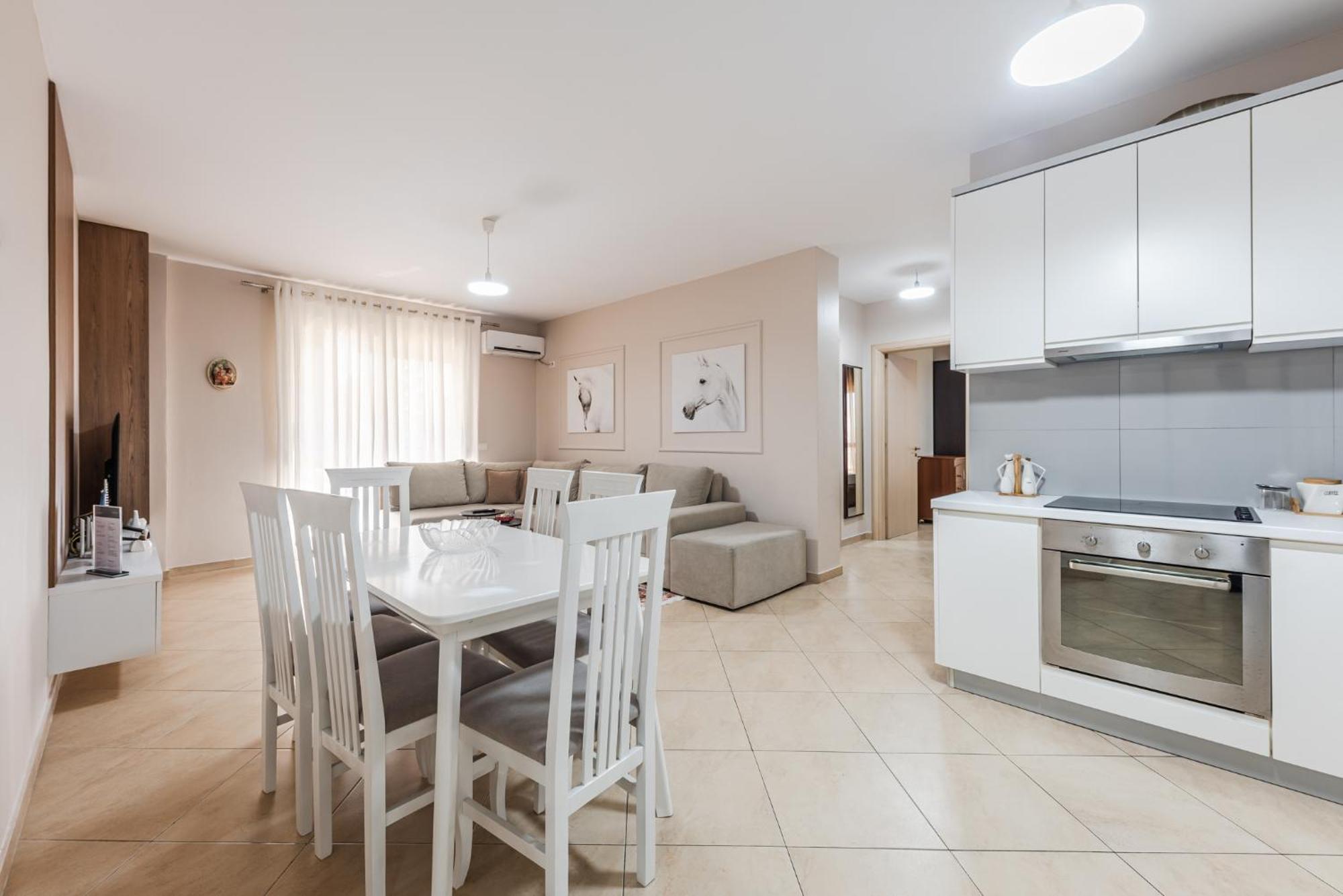 Center By Apartament Wlora
