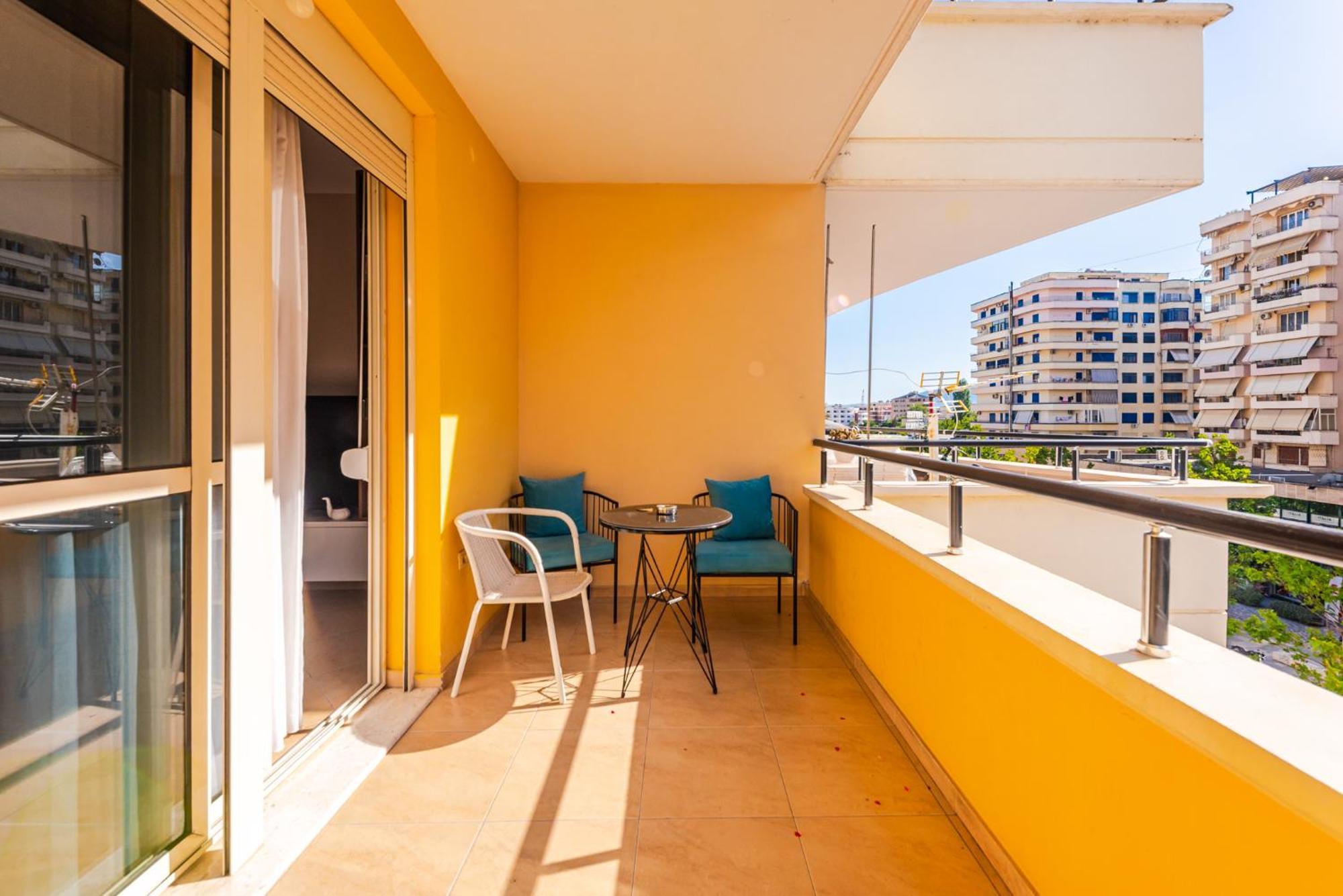 Center By Apartament