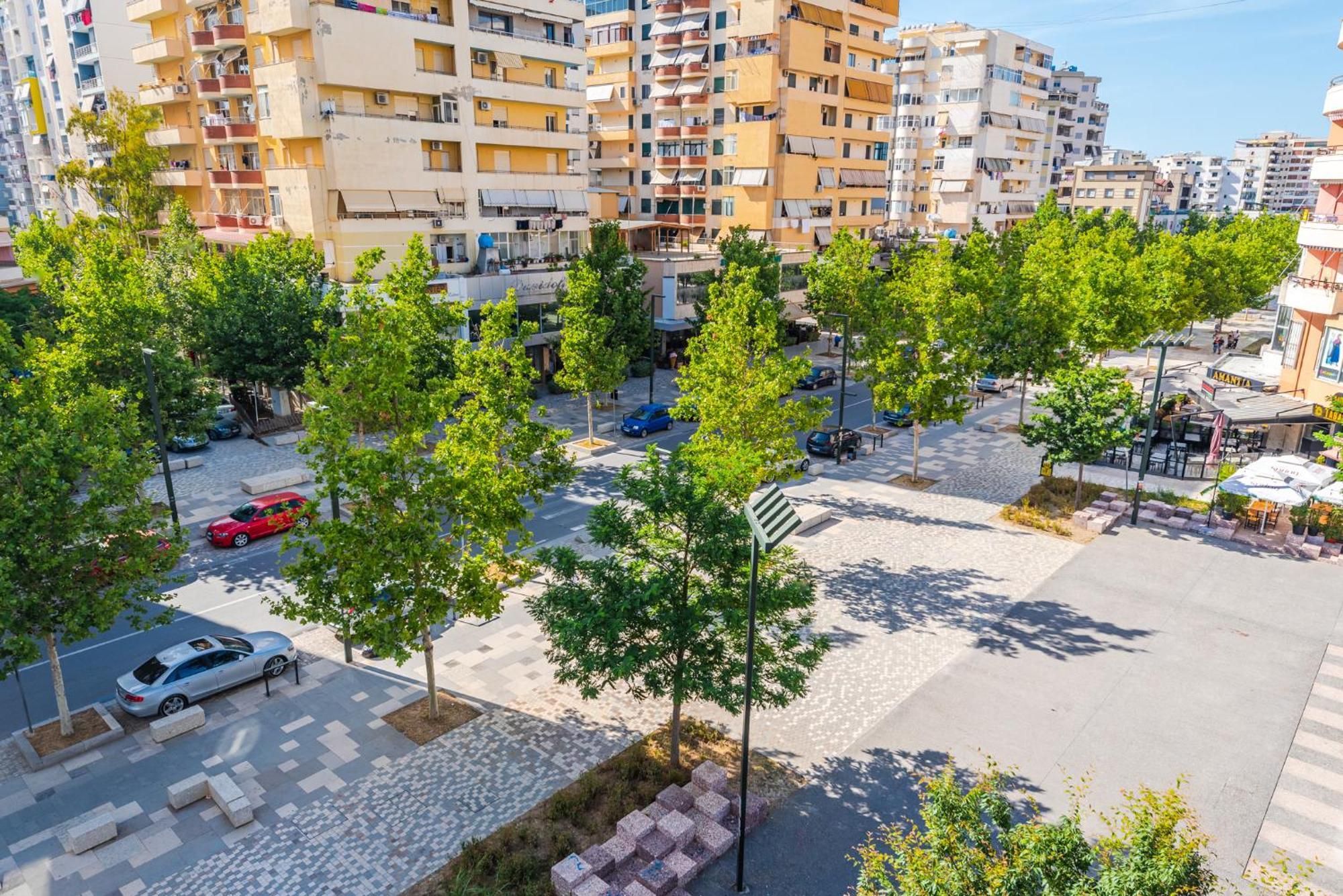 Center By Apartament *